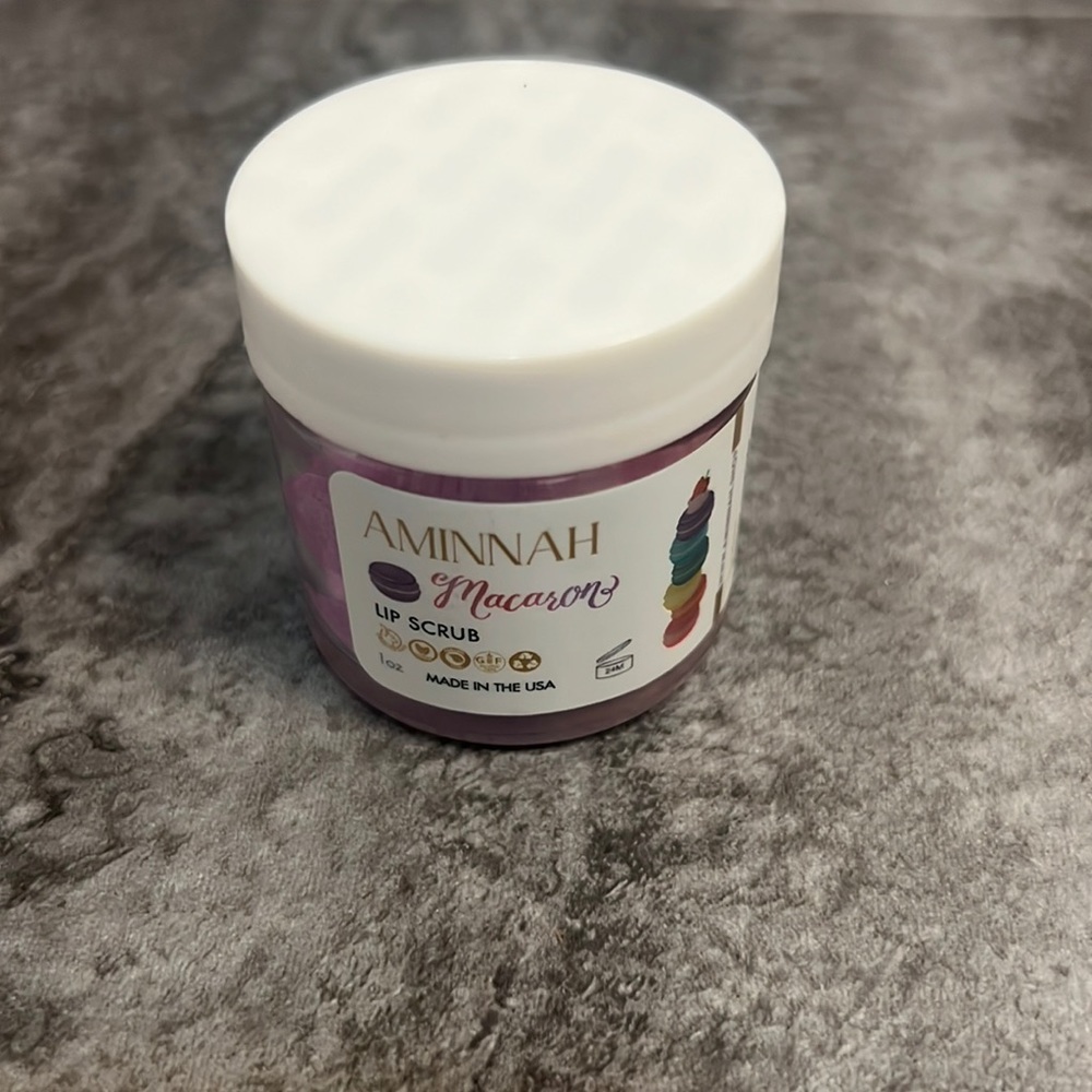 Amminah Macarron Lip Scrub